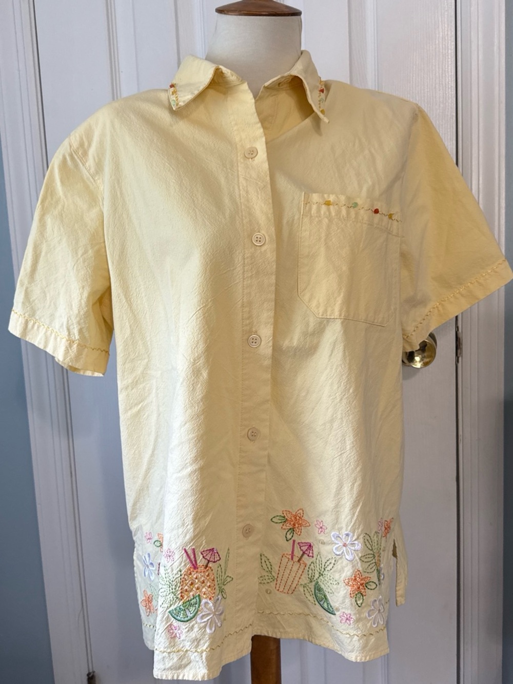 Alfred Dunner Pale Yellow Embroidered Short Sleeve Button-Down Shirt